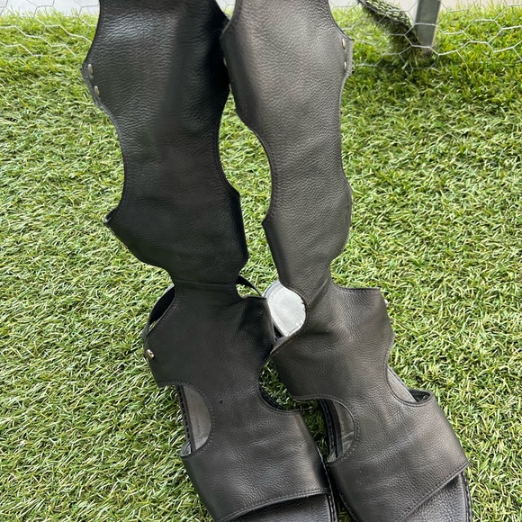 Stuart Weitzman Black Leather Gladiator Backview 7 - Picture 6 of 6